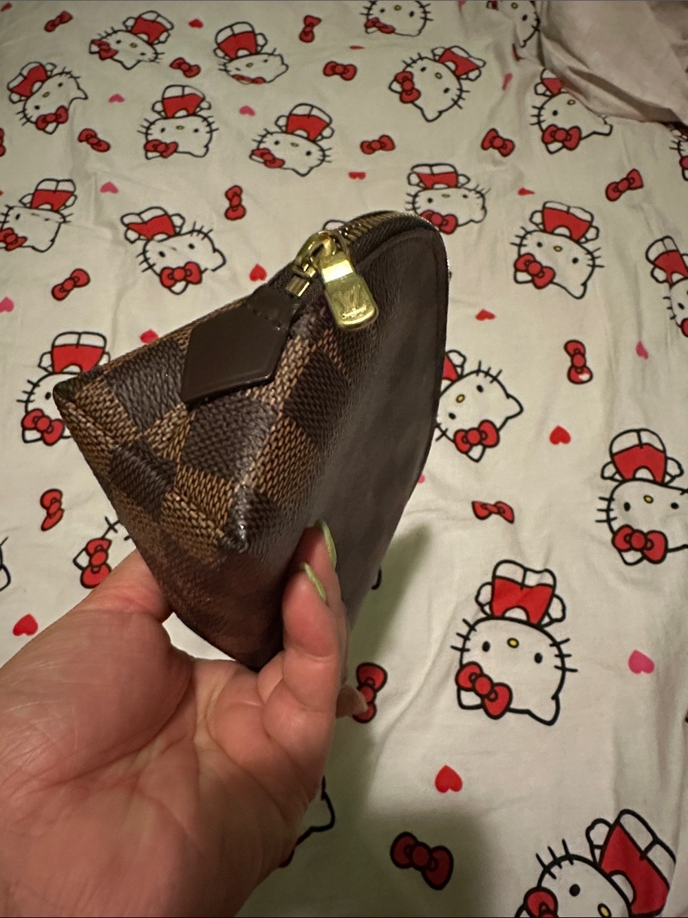 Louis Vuitton Cosmetic Pouch MM in Damier Ebene (discontinued) - Picture 6 of 12